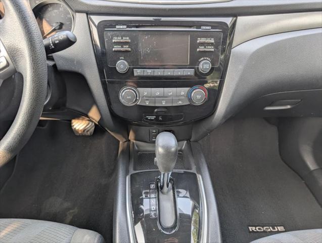 Photo of 2016 Gun Metallic Nissan Rogue