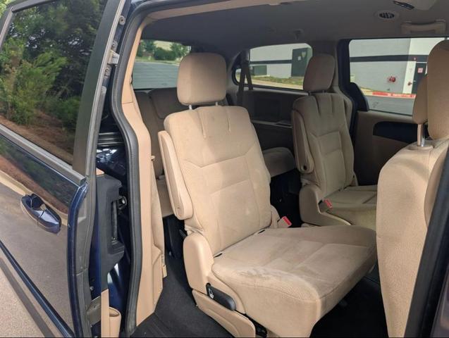 Photo of 2015 True Blue Pearlcoat Dodge Grand Caravan