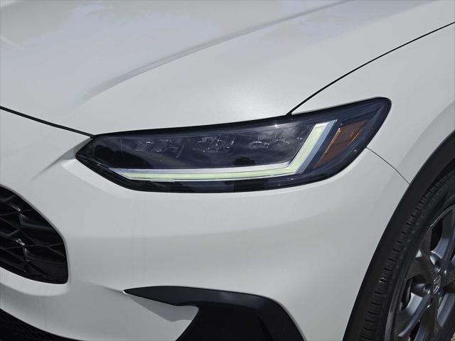 Photo of 2026 Platinum White Pearl Honda HR-V