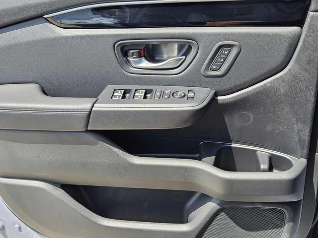 Photo of 2025 Sonic Gray Pearl Honda Pilot