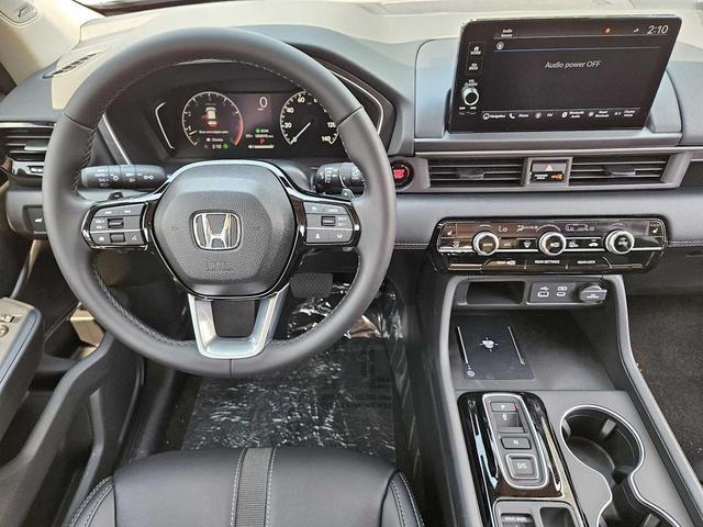 Photo of 2025 Sonic Gray Pearl Honda Pilot