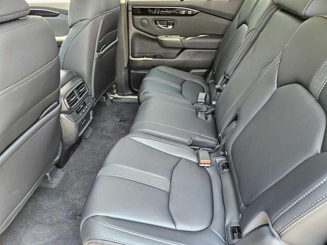 Photo of 2025 Sonic Gray Pearl Honda Pilot