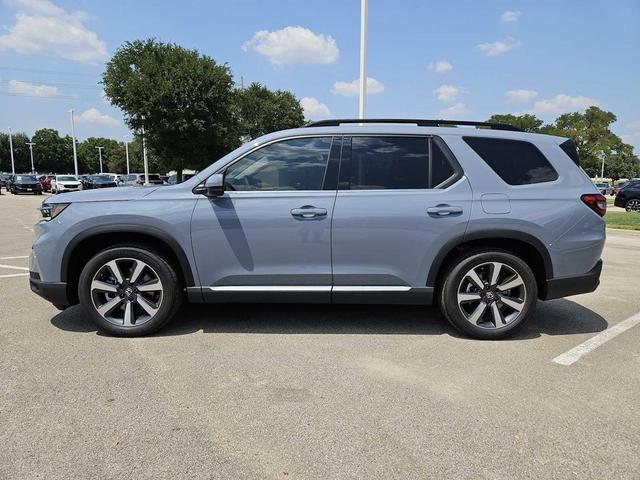 Photo of 2025 Sonic Gray Pearl Honda Pilot