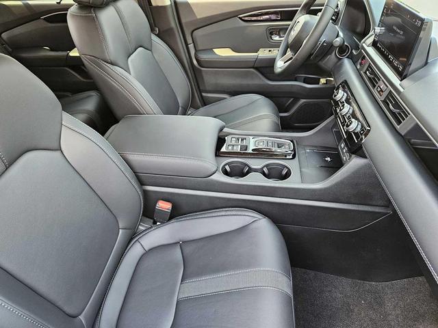 Photo of 2025 Sonic Gray Pearl Honda Pilot