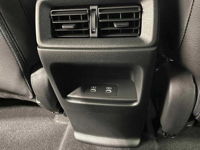 Photo of 2026 Platinum White Pearl Honda CR-V Hybrid