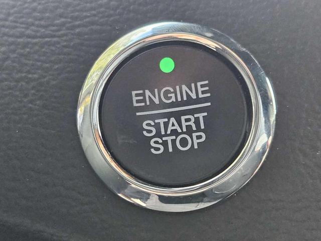 Photo of 2020 Star White Ford Edge