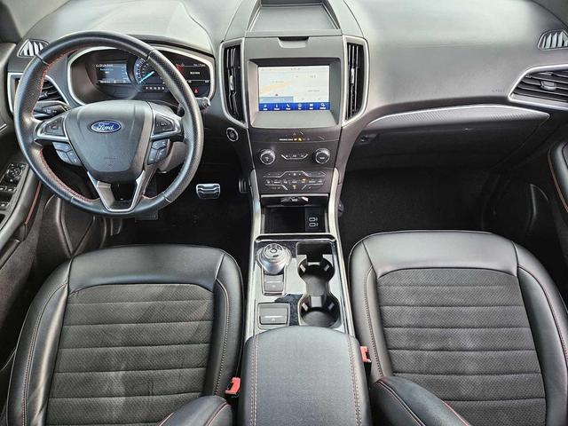 Photo of 2020 Star White Ford Edge