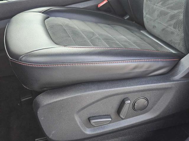 Photo of 2020 Star White Ford Edge
