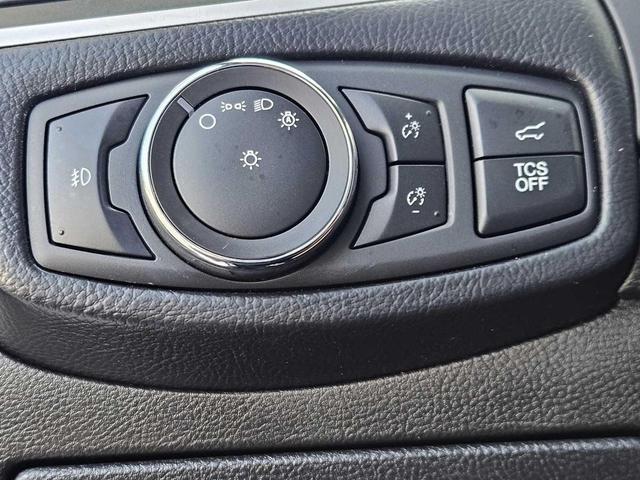 Photo of 2020 Star White Ford Edge
