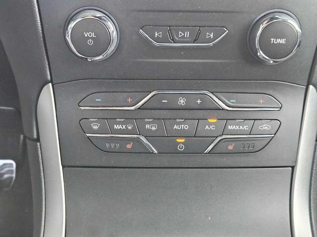 Photo of 2020 Star White Ford Edge