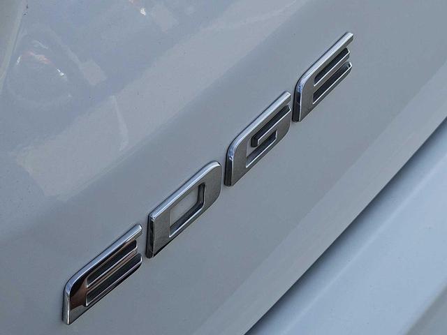 Photo of 2020 Star White Ford Edge