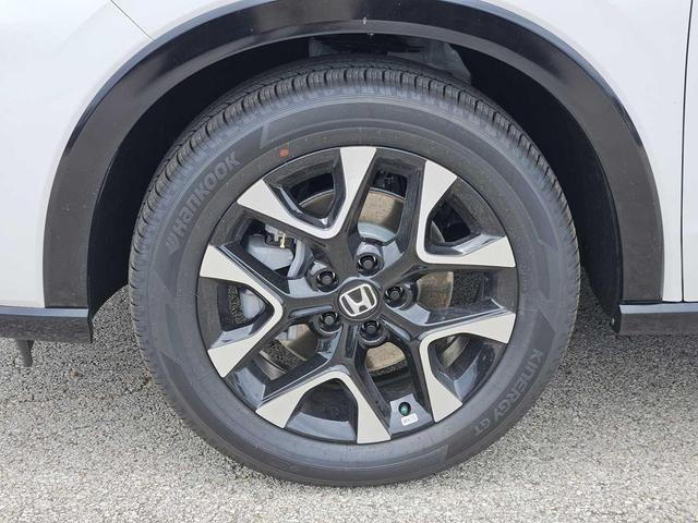 Photo of 2026 Platinum White Pearl Honda HR-V