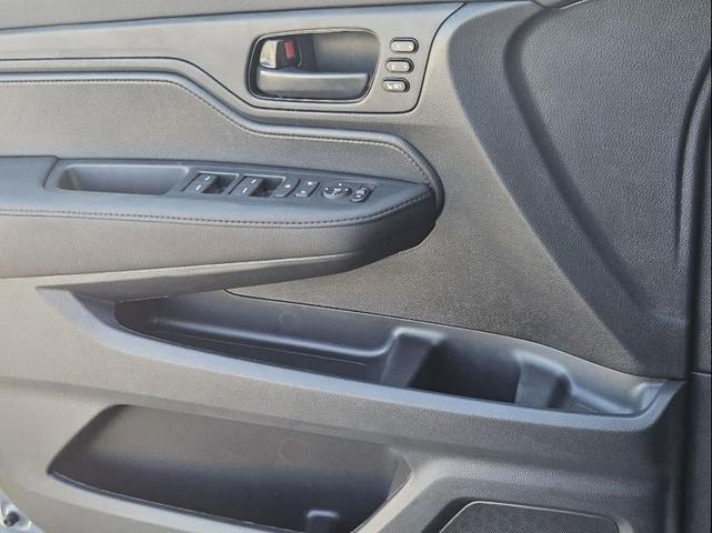 Photo of 2025 Platinum White Pearl Honda Odyssey