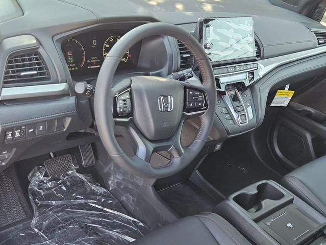 Photo of 2025 Platinum White Pearl Honda Odyssey