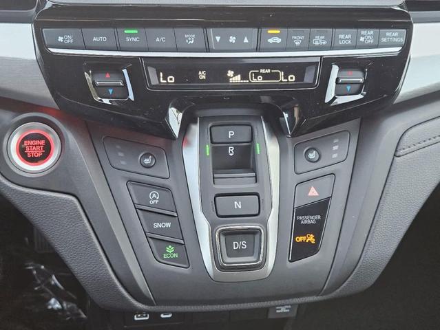 Photo of 2025 Platinum White Pearl Honda Odyssey
