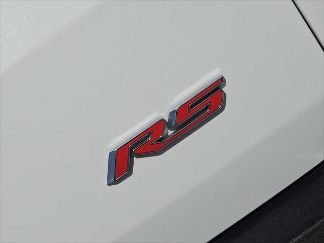 Photo of 2022 Summit White Chevrolet Traverse