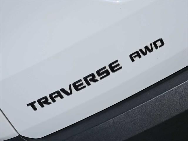 Photo of 2022 Summit White Chevrolet Traverse