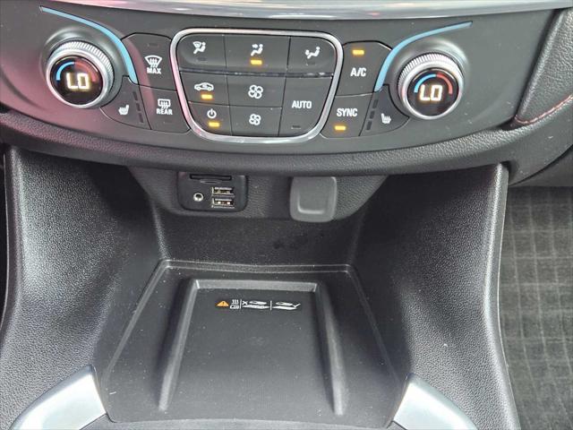 Photo of 2022 Summit White Chevrolet Traverse