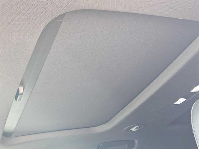 Photo of 2022 Summit White Chevrolet Traverse