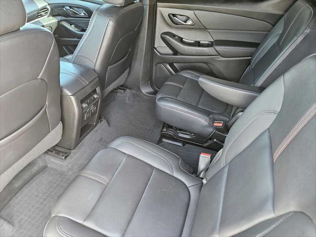 Photo of 2022 Summit White Chevrolet Traverse