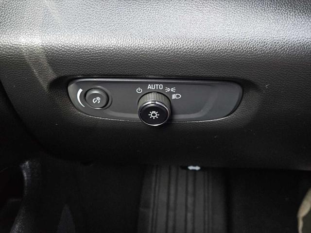 Photo of 2022 Summit White Chevrolet Traverse
