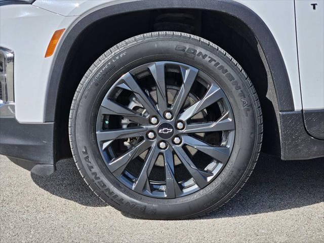 Photo of 2022 Summit White Chevrolet Traverse