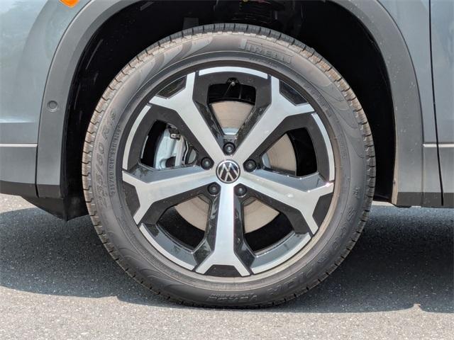 Photo of 2025 Platinum Gray Metallic Volkswagen Tiguan