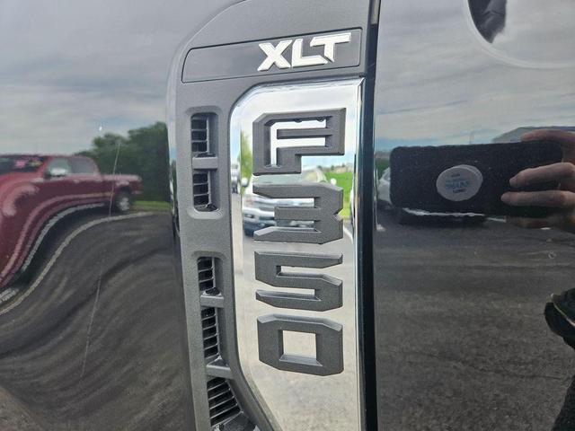 Photo of 2025 Agate Black Metallic Ford F-350