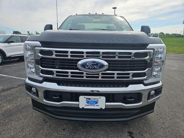 Photo of 2025 Agate Black Metallic Ford F-350