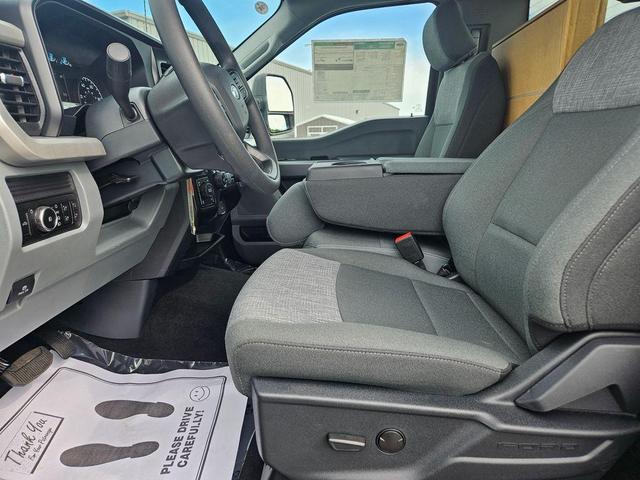 Photo of 2025 Agate Black Metallic Ford F-350