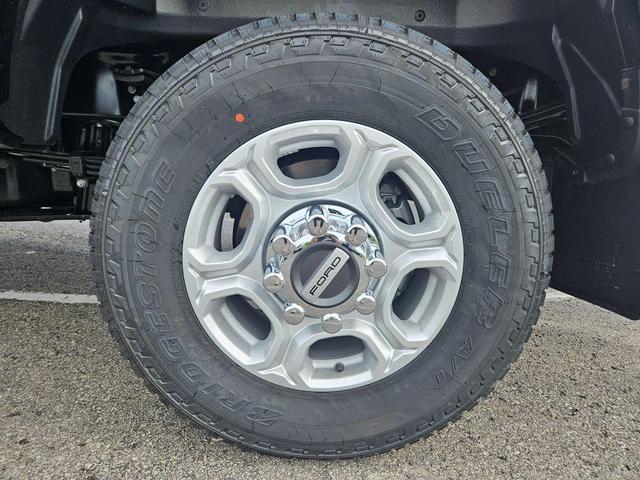 Photo of 2025 Agate Black Metallic Ford F-350