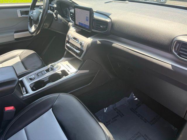 Photo of 2023 Carbonized Gray Metallic Ford Explorer