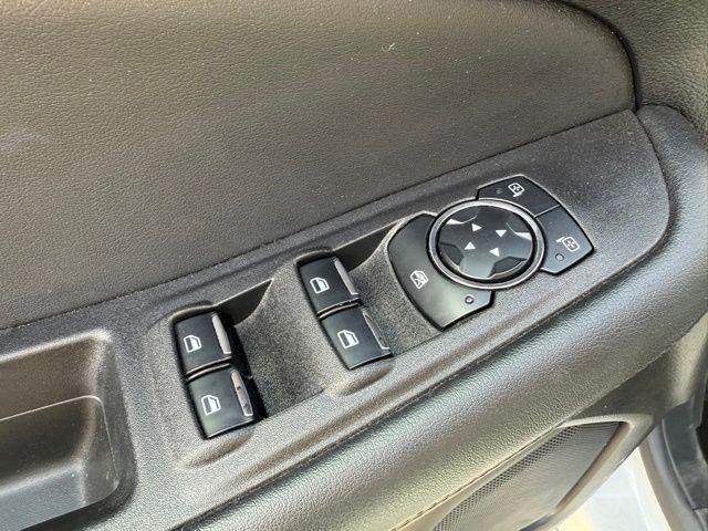 Photo of 2024 Oxford White Ford Edge