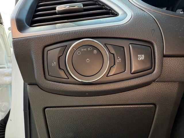 Photo of 2024 Oxford White Ford Edge