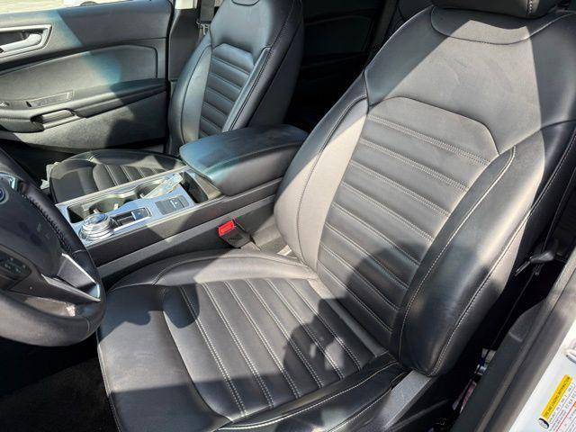 Photo of 2024 Oxford White Ford Edge