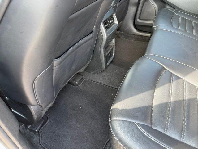 Photo of 2024 Oxford White Ford Edge
