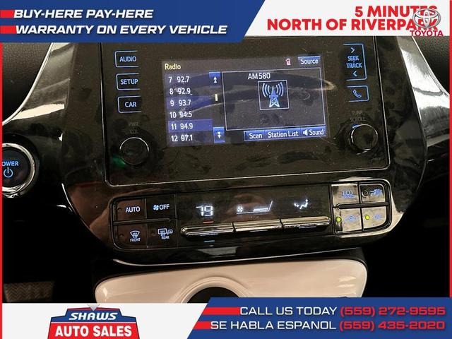 Photo of 2017 White Toyota Prius