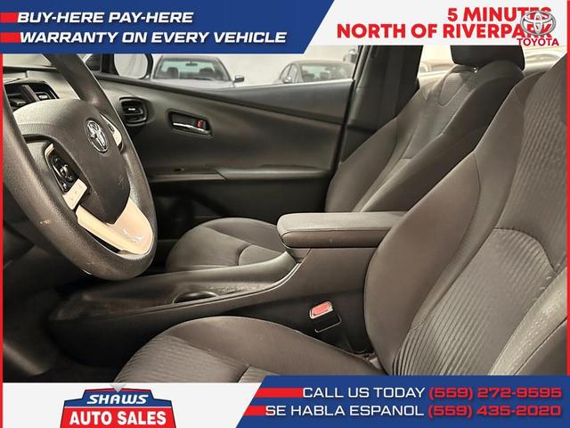 Photo of 2017 White Toyota Prius