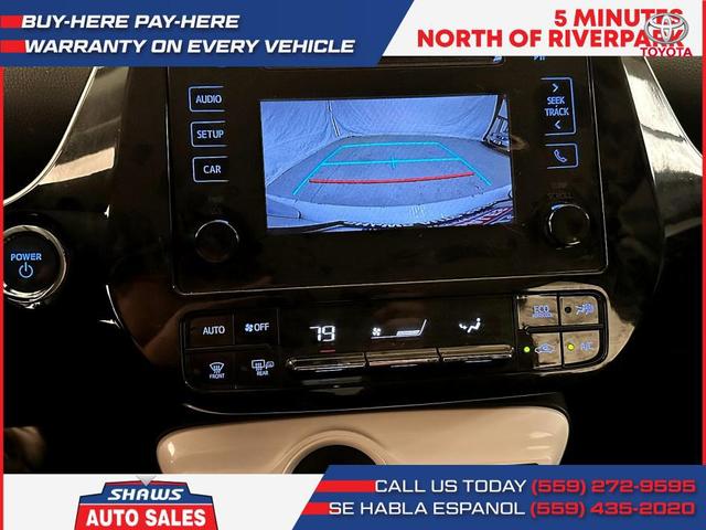Photo of 2017 White Toyota Prius