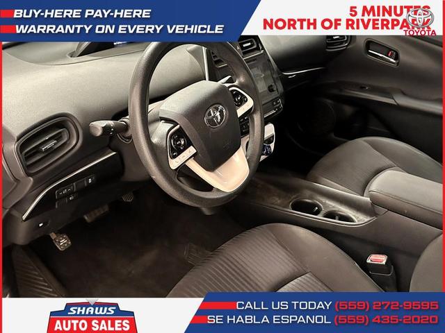 Photo of 2017 White Toyota Prius