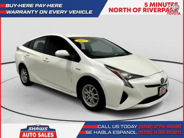Photo of 2017 White Toyota Prius
