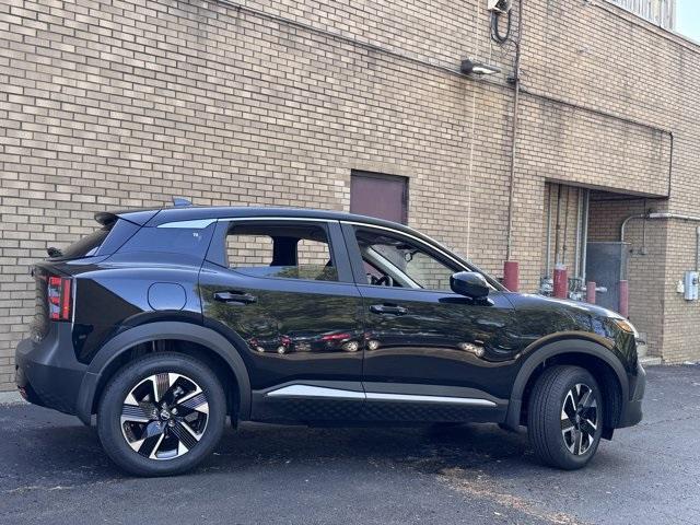 Photo of 2025 Super Black Nissan Kicks