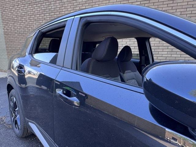 Photo of 2025 Super Black Nissan Kicks