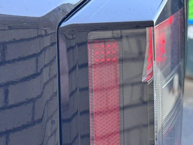 Photo of 2025 Super Black Nissan Kicks