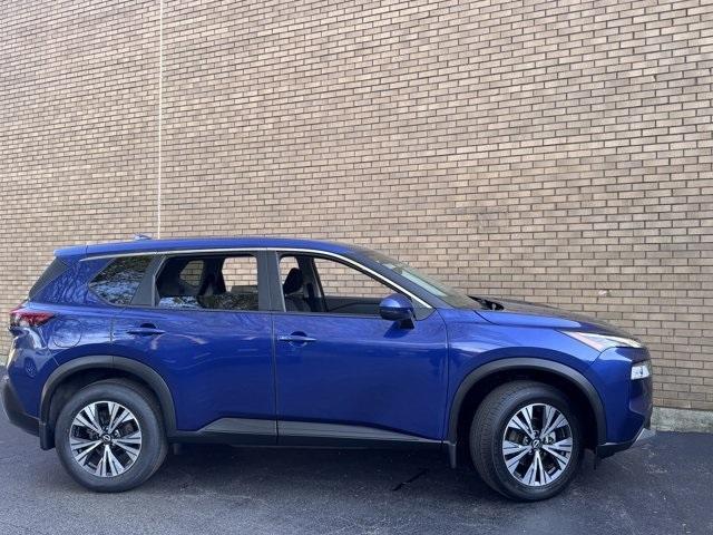 Photo of 2022 Caspian Blue Nissan Rogue