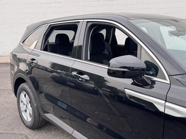 Photo of 2025 Ebony Black Kia Sorento
