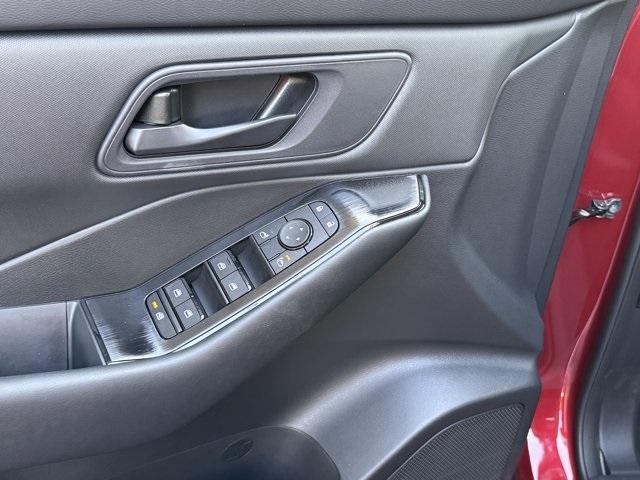 Photo of 2025 Scarlet Ember Nissan Rogue
