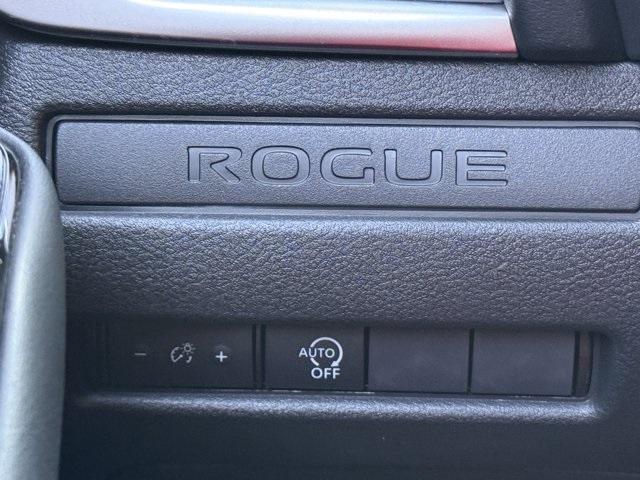 Photo of 2025 Scarlet Ember Nissan Rogue