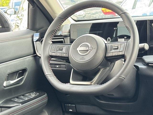 Photo of 2025 Super Black Nissan Kicks
