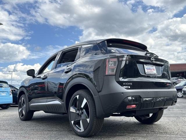 Photo of 2025 Super Black Nissan Kicks